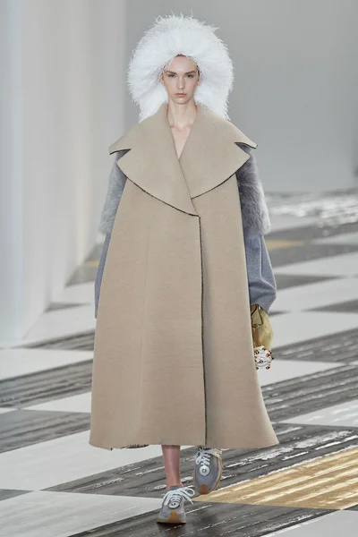 Look 15